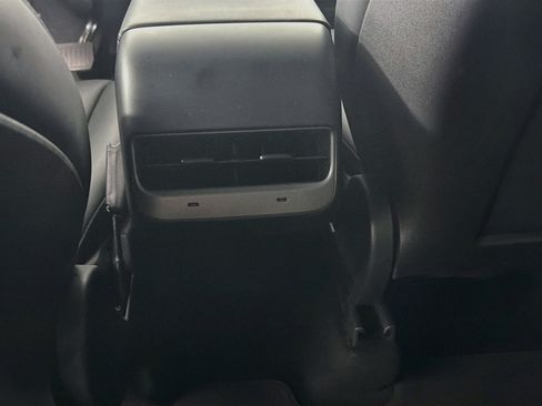 Used 2024 Tesla Model Y Long Range RWD image 26