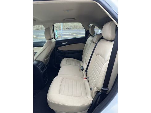 Used 2022 Ford Edge SE w/ Black Appearance Package image 9