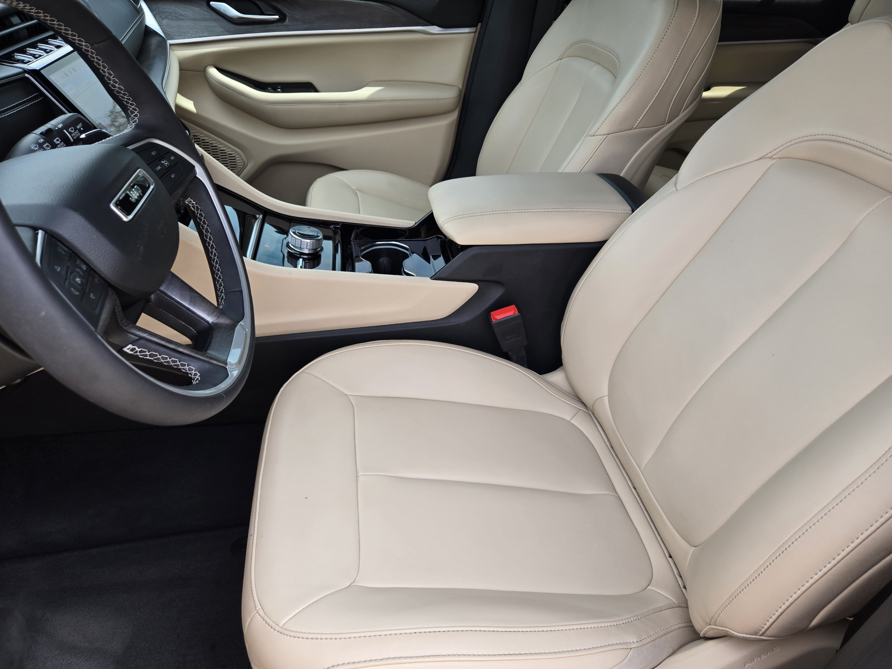 Used 2023 Jeep Grand Cherokee L Limited AWD/4WD image 9
