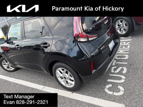 Used 2025 Kia Soul LX w/ LX Technology Package FWD image 4
