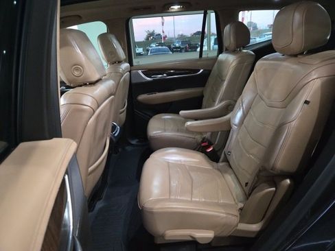 Used 2022 Cadillac XT6 Sport w/ Platinum Package image 11