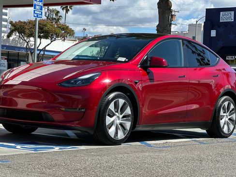 Used 2024 Tesla Model Y Long Range AWD/4WD image 7