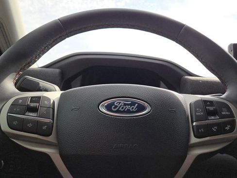 Used 2025 Ford Explorer Active RWD image 27