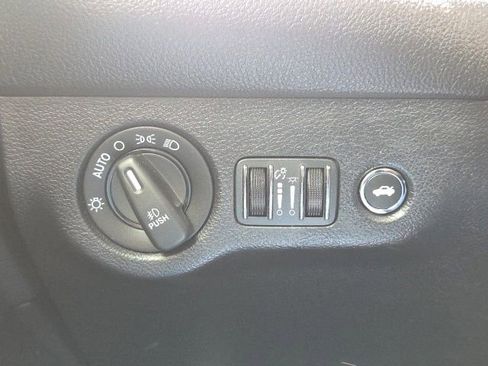 Used 2015 Dodge Challenger R/T Scat Pack w/ Leather Interior Group RWD image 19