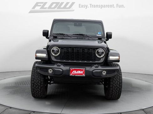 Used 2024 Jeep Wrangler Unlimited Sahara w/ Technology Group AWD/4WD image 3