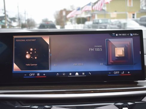 Used 2025 BMW X7 xDrive40i w/ Premium Package image 17