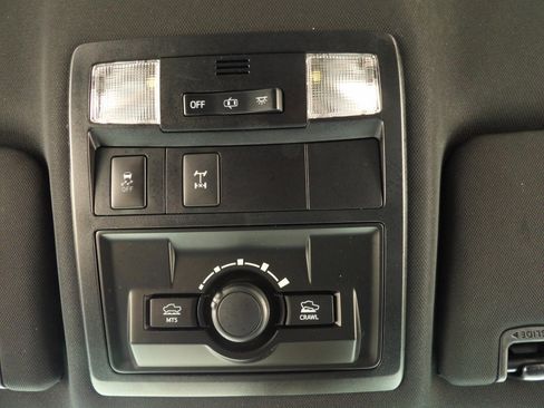 Used 2018 Toyota Tacoma TRD Off-Road image 11