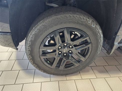 Used 2024 Chevrolet Silverado 1500 LT Trail Boss w/ Convenience Package II AWD/4WD image 9