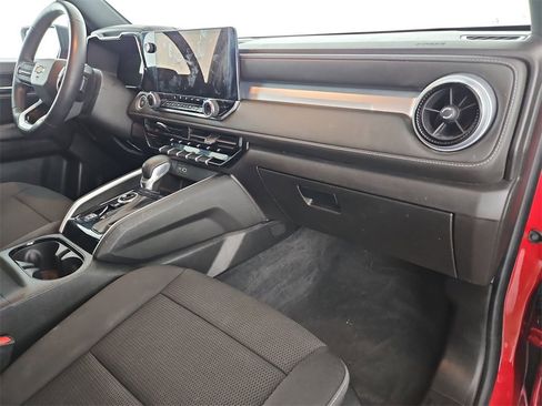 Used 2023 Chevrolet Colorado LT w/ LT Convenience Package II image 35