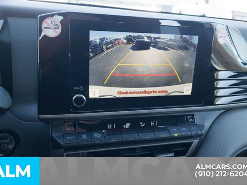 Used 2025 Toyota Camry SE image 24