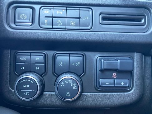 Used 2022 Chevrolet Tahoe Z71 w/ Z71 Off-Road Package image 34