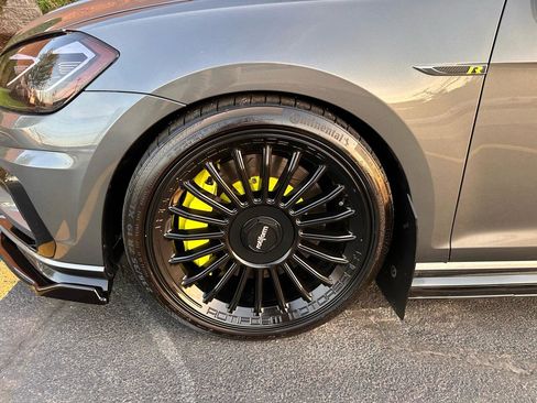 Used 2019 Volkswagen Golf R 4-Door image 7