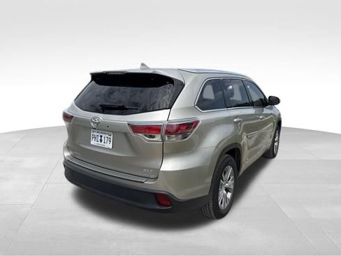 Used 2015 Toyota Highlander XLE FWD image 3