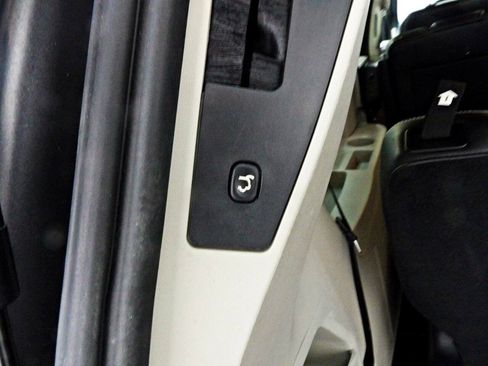 Used 2019 Dodge Grand Caravan SXT FWD image 13