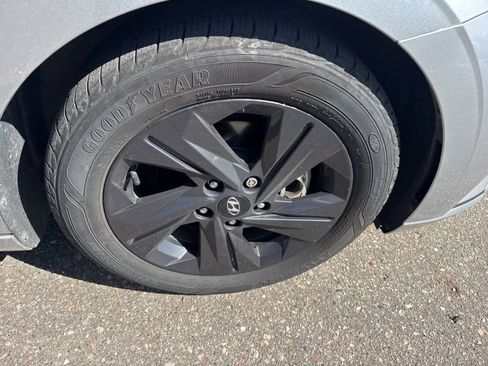 Used 2022 Hyundai Elantra SEL FWD image 12