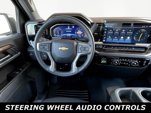 Used 2023 Chevrolet Silverado 1500 LT AWD/4WD image 9