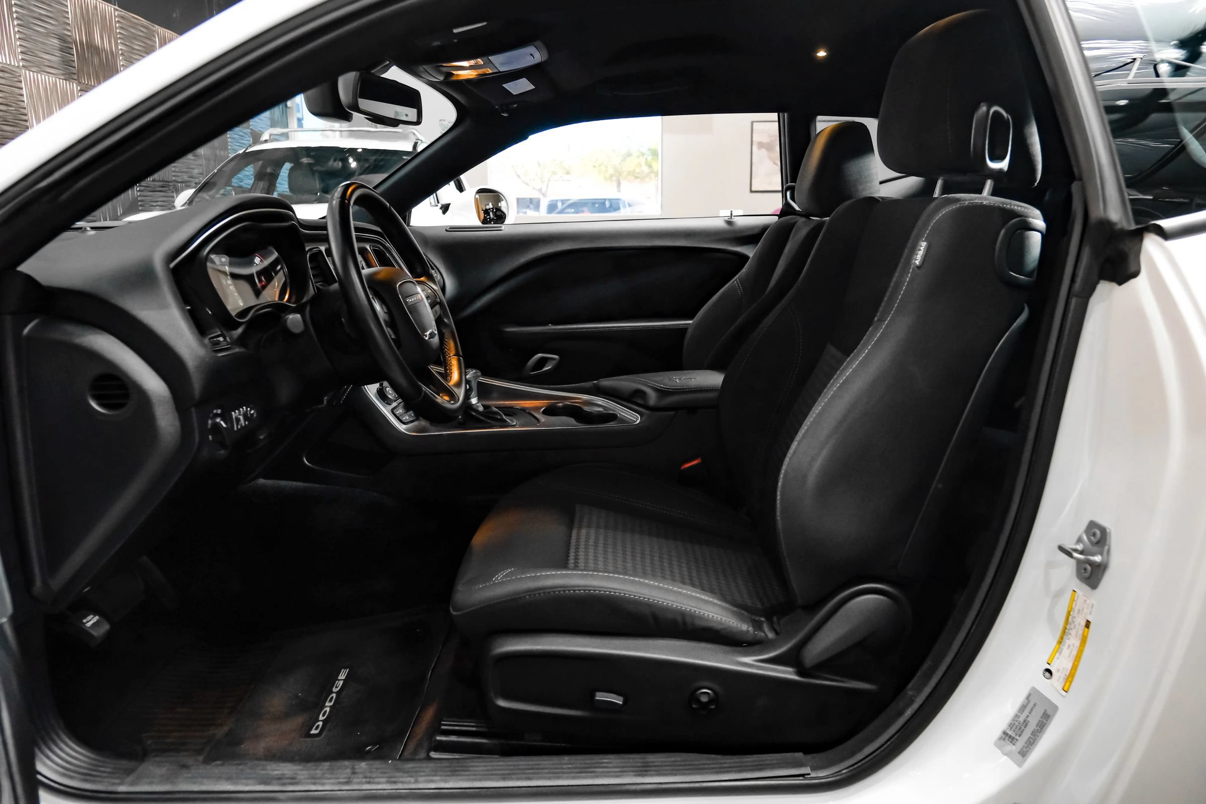 Used 2016 Dodge Challenger SXT RWD image 4