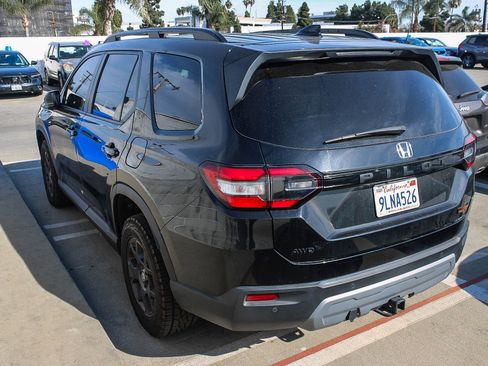 Used 2024 Honda Pilot TrailSport image 3