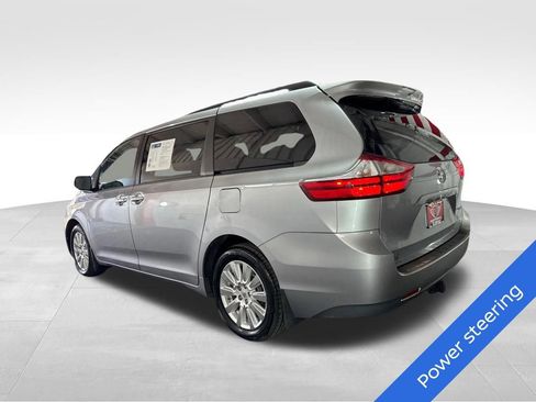 Used 2017 Toyota Sienna LE AWD/4WD image 7