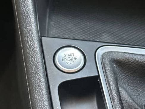 Used 2024 Volkswagen Jetta SE FWD image 11