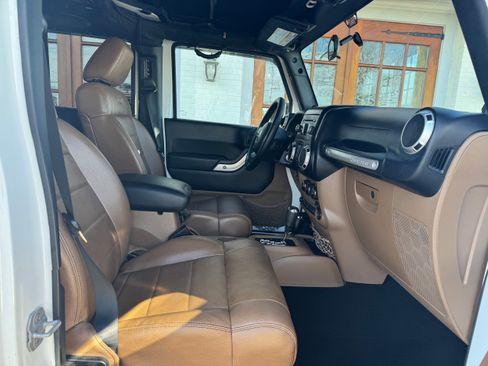 Used 2012 Jeep Wrangler Unlimited Sahara w/ Connectivity Group image 16