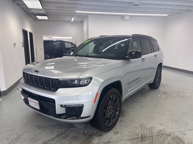 Used 2025 Jeep Grand Cherokee L Summit AWD/4WD image 3