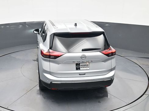 Used 2025 Nissan Rogue S FWD image 28