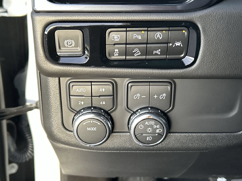 Used 2026 GMC Yukon AT4 AWD/4WD image 18