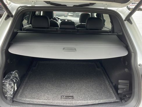 Used 2024 Volkswagen Tiguan SEL R-Line image 5