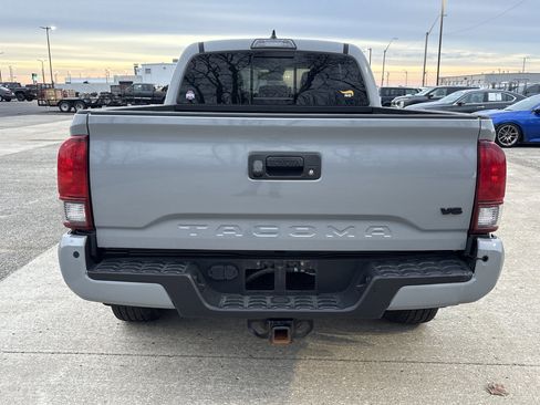 Used 2019 Toyota Tacoma TRD Off-Road w/ Technology Package image 7