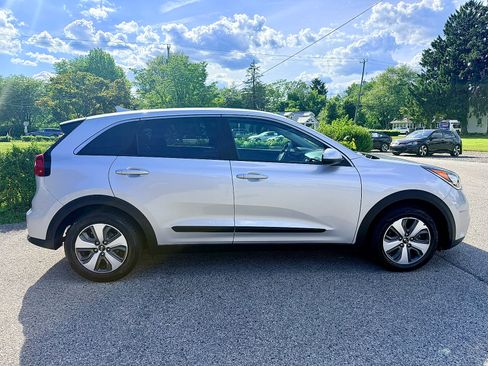 Used 2018 Kia Niro FE FWD image 3