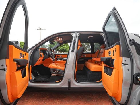 Used 2022 Rolls-Royce Cullinan w/ Dark Exterior Package image 47