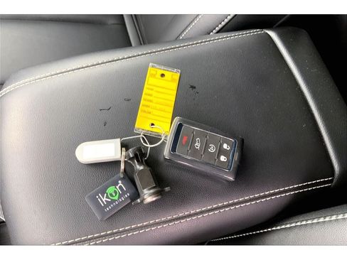 Used 2025 Jeep Grand Cherokee Limited w/ Trailer Tow Package AWD/4WD image 14
