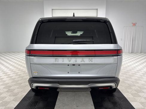 Used 2023 Rivian R1S Launch Edition image 4