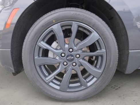 Used 2022 Chevrolet Equinox RS w/ Infotainment Package image 9