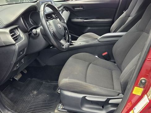 Used 2018 Toyota C-HR XLE FWD image 6