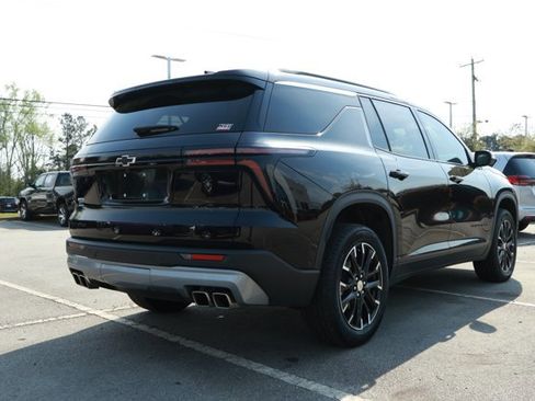 Used 2025 Chevrolet Traverse LT w/ Enhanced Driving Package image 6