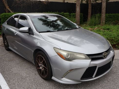 Used 2016 Toyota Camry SE image 6