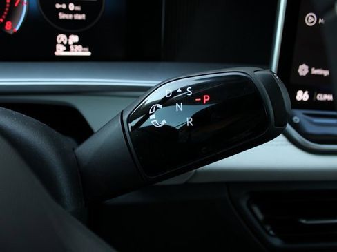 New 2025 Volkswagen Tiguan SE image 16