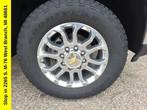 Used 2024 Chevrolet Silverado 2500 LTZ w/ LTZ Convenience Package AWD/4WD image 4