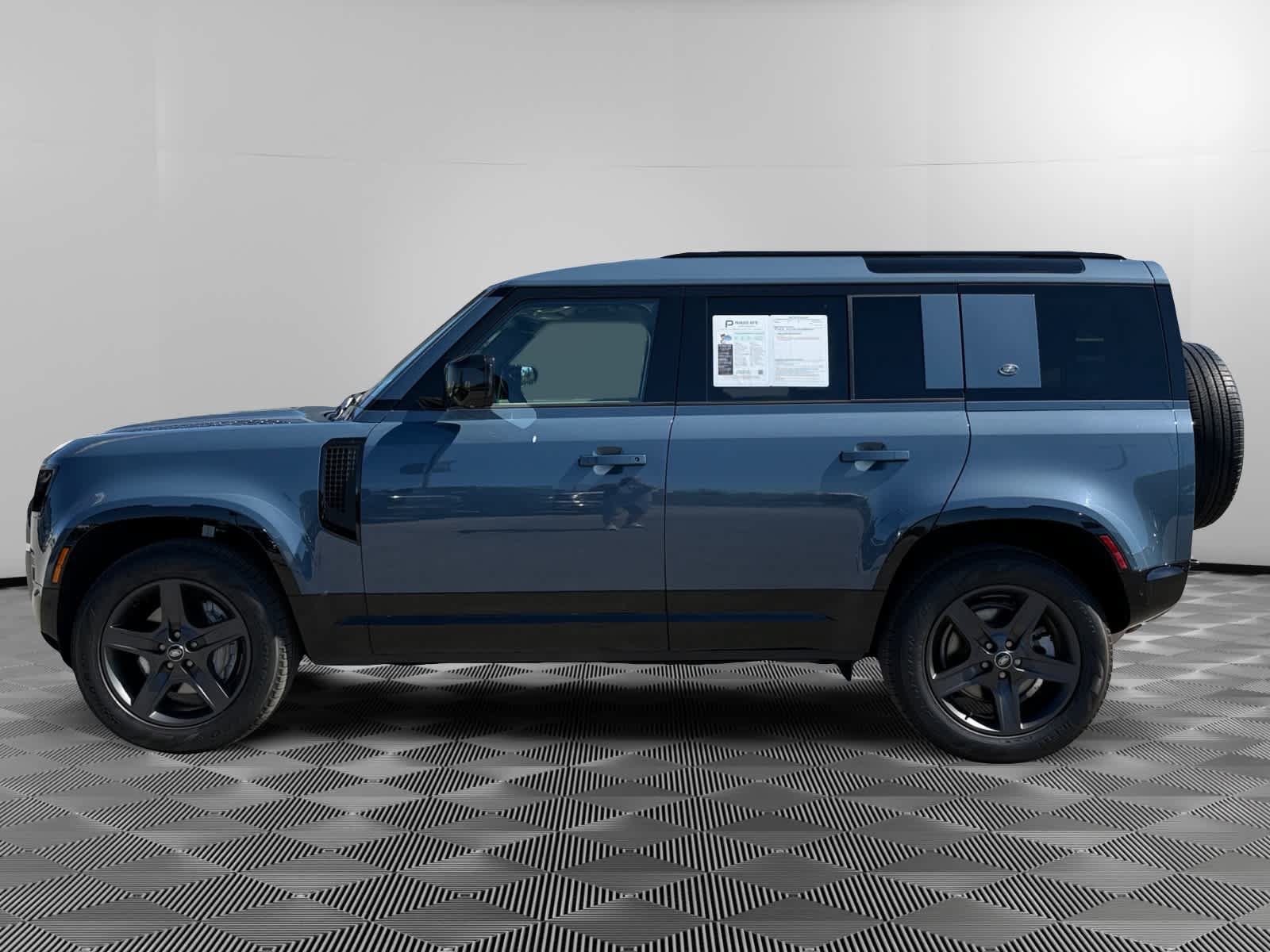 Used 2024 Land Rover Defender 110 X-Dynamic SE AWD/4WD image 2