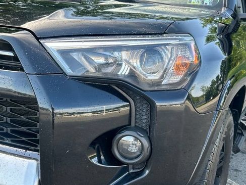 Used 2022 Toyota 4Runner TRD Off-Road Premium AWD/4WD image 4