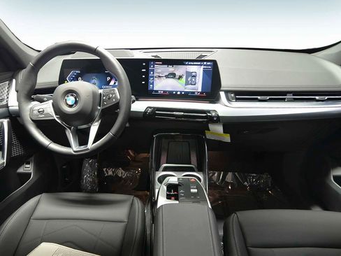 Used 2025 BMW X1 xDrive28i w/ Premium Package image 12