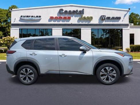 Used 2023 Nissan Rogue SV AWD/4WD image 3