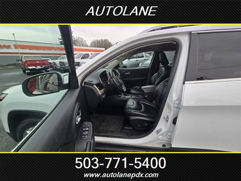 Used 2017 Jeep Cherokee Limited image 9