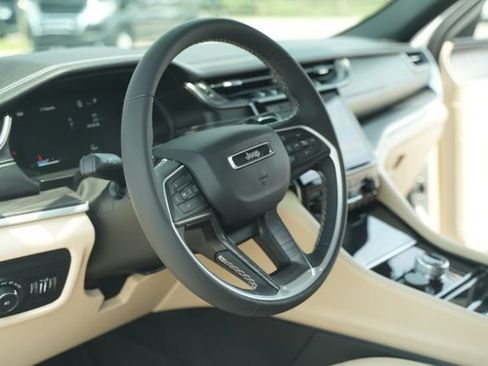 Used 2023 Jeep Grand Cherokee Limited w/ Black Appearance Package RWD image 27