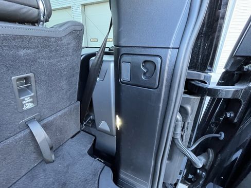 Certified 2024 Land Rover Defender 130 X-Dynamic SE image 34