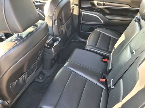 Used 2024 Kia Telluride LX FWD image 8