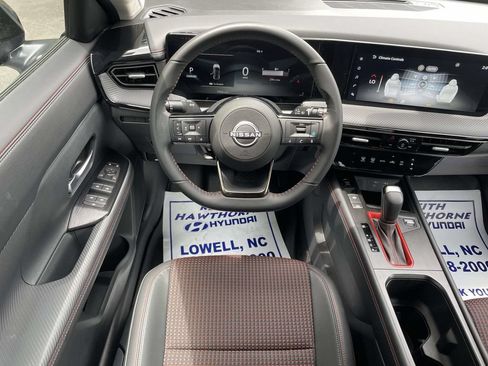 Used 2025 Nissan Kicks SR FWD image 12