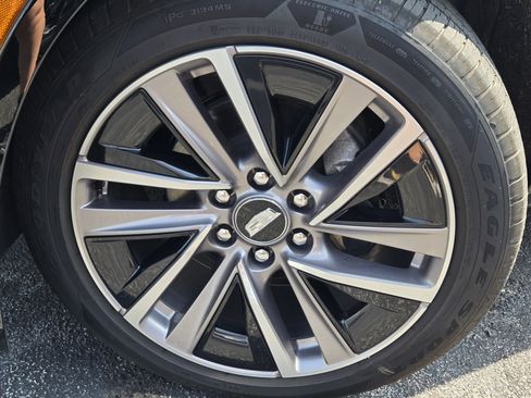 Used 2026 Cadillac Vistiq Sport w/ LPO, Floor Liner Package AWD/4WD image 6